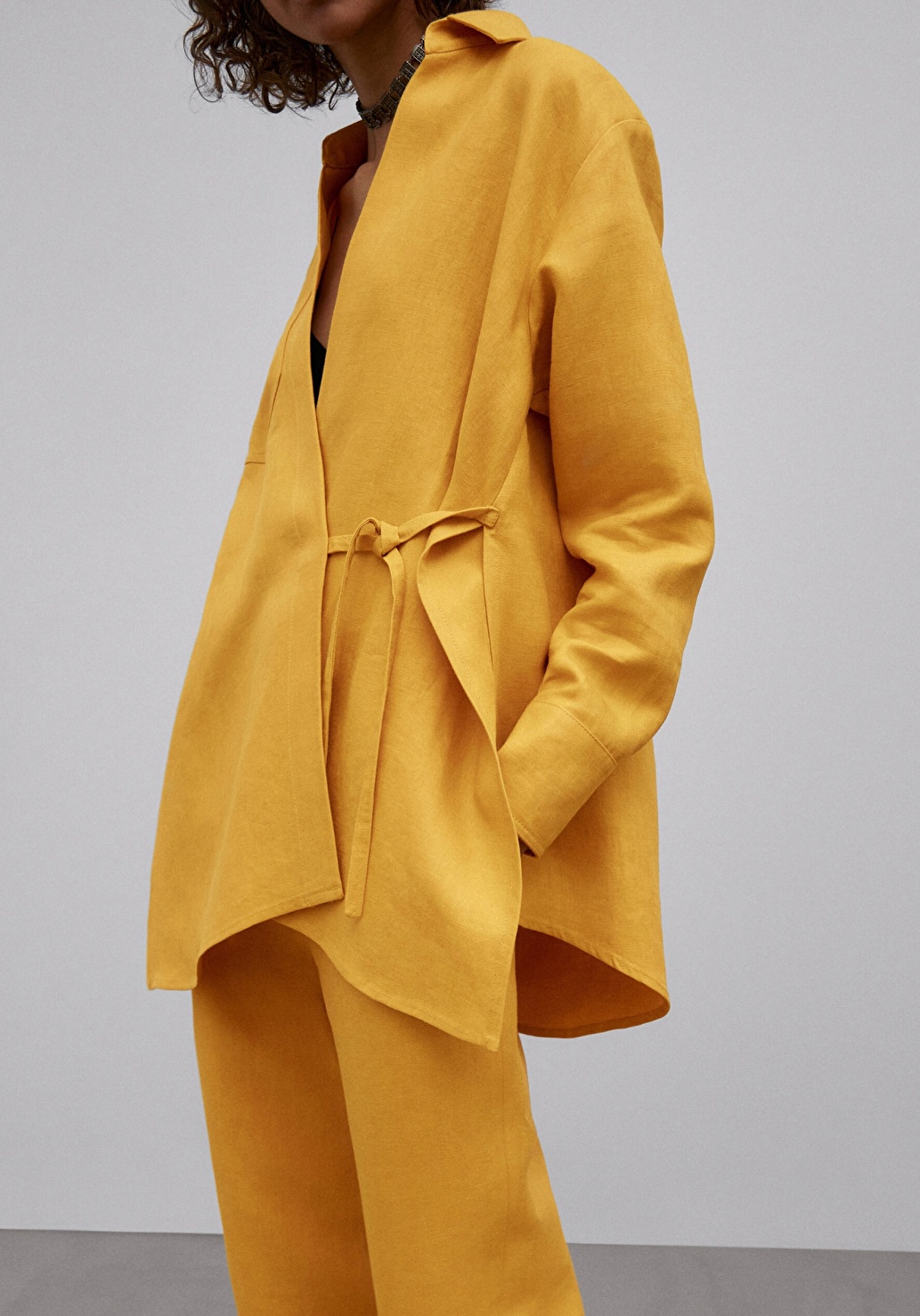 Model wearing Massimo Dutti clothing.